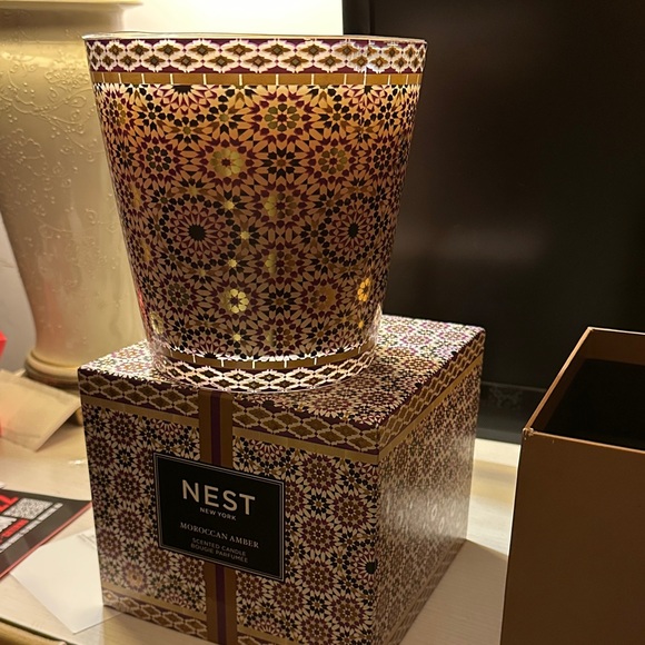 New NEST Moroccan Amber Scented Candle - Picture 2 of 4